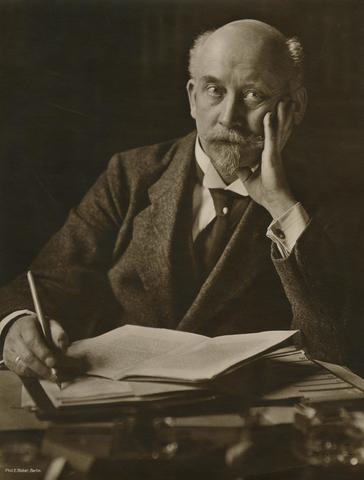 Philipp Scheidemann ruft Demokratie aus