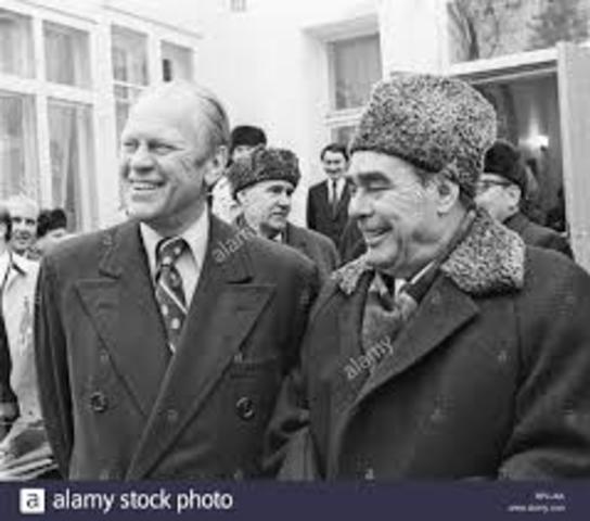 Breznev y Ford acuerdan un borrador del tratado SALT II