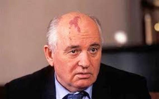 Mijail Gobachov es elegido Secretario General del PCUS