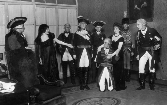 Willi8am sees his first play