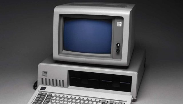 1981,IBM lanza el primer computador personal