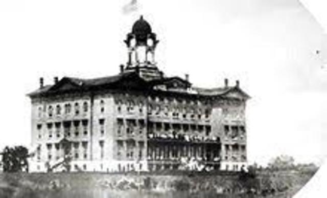 Aparecen los primeros sistemas generalizados de enseñanza