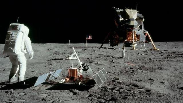 NASA land on the moon