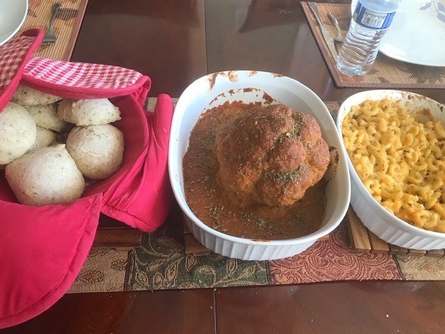 El primer momento comi un thanksgiving feast.