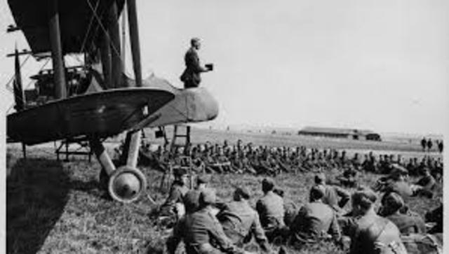 Alemania invade Bélgica, país neutral. Gran Bretaña le declara la guerra a Gran Bretaña.