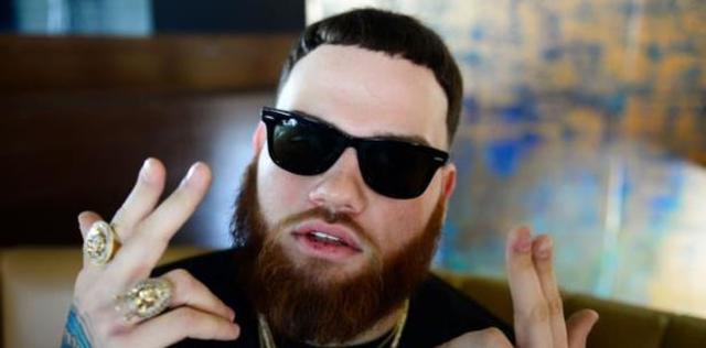 Le da a la gente lo que quiere