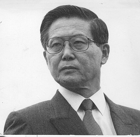 Alberto Fujimori resigns as president of Peru.