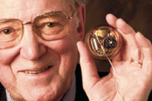 IMPLANTABLE ARTIFICIAL PACEMAKER