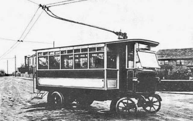 Primer autobús electrico