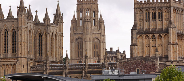 1969: Fundação da Universidade Aberta Britânica (The Open University - UK)