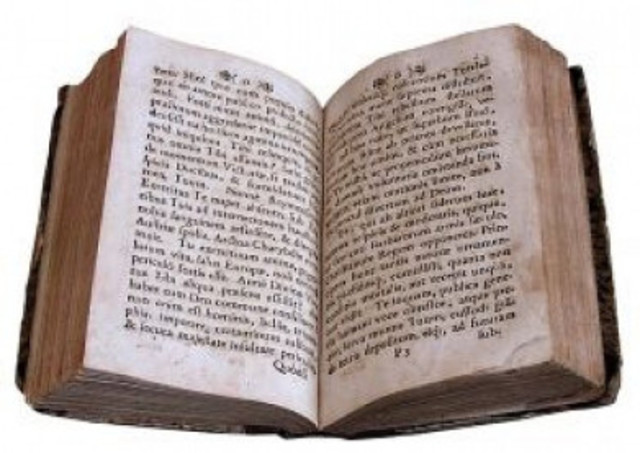 El libro desplaza al rollo