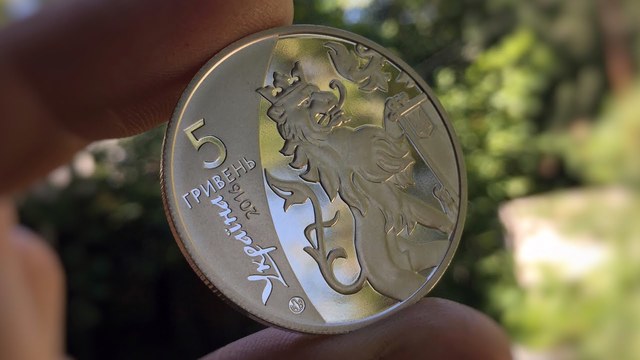 We payed attention to all the details: symbols, size, metal and described it in common prezent