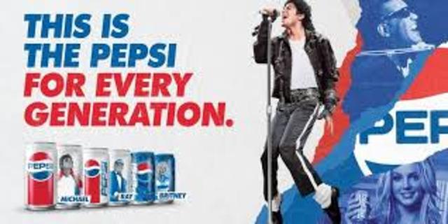 1984 Michael Jackson participó en las grabaciones para un comercial de Pepsi de soda.