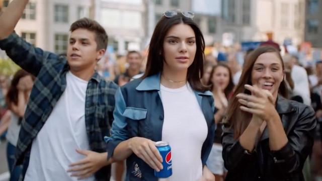 2017 Comercial Kendall Jenner