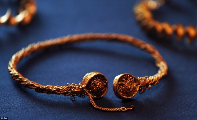 Criação de Colares, Brincos e Pulseiras