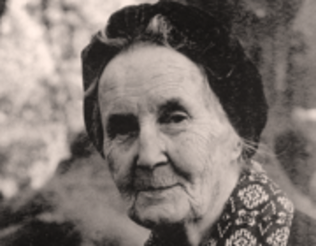 Alicia Moreau de Justo funda "el Centro Socialista Feminista y la Unión Gremial Femenina"