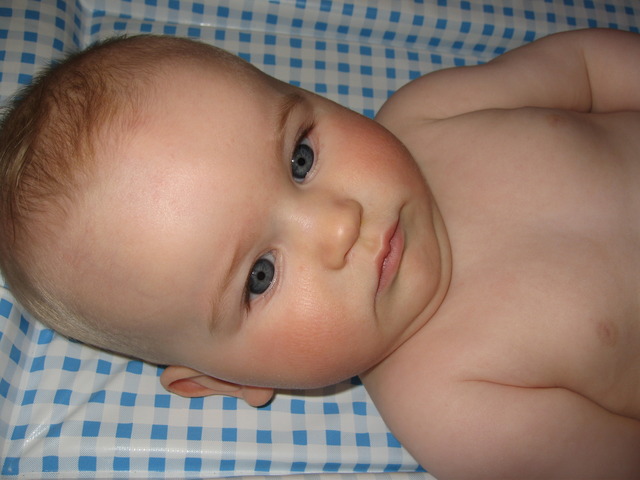 Shakespeare has first child.