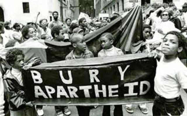 Se establece el Apartheid en Sudáfrica