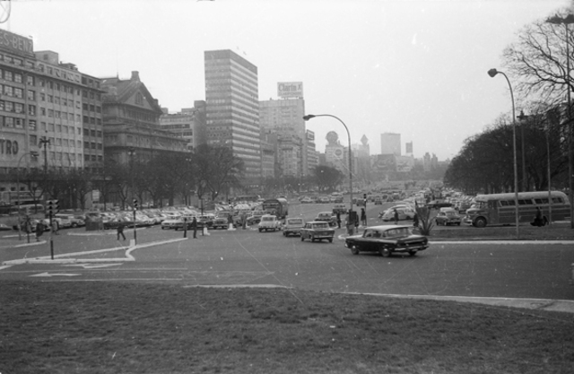 Expulsan psicoanalistas de Buenos Aires.