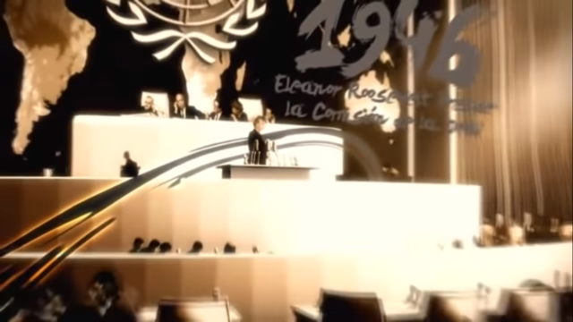 Eleanor Roosevert Preside la Comicion de la ONU