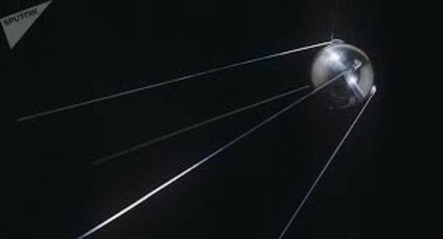 La URSS pone en órbita el primer satélite artificial.