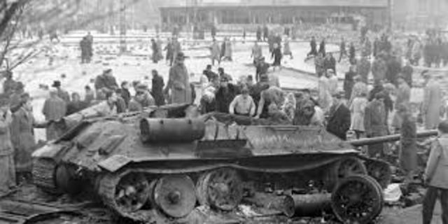 Las tropas del pacto terminaron con una revuelta anticomunista en Hungría