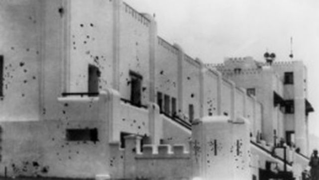 Un grupo de jóvenes de izquierda comandados por Fidel Castro asaltó sin éxito el cuartel militar de Moncada