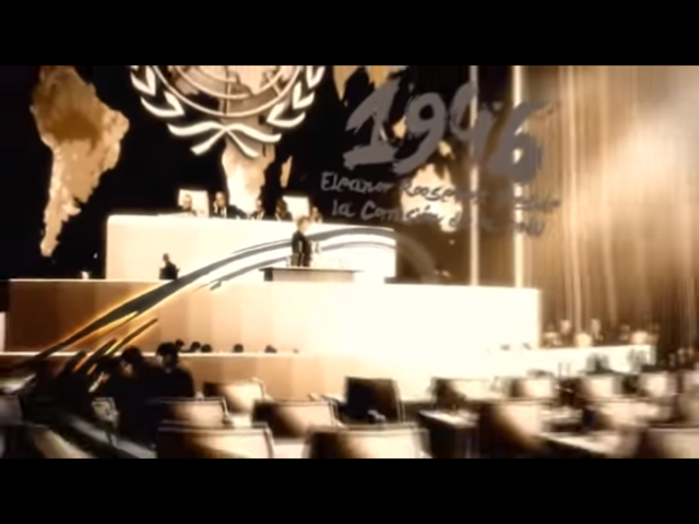 Eleanor Roosevert Preside la Comicion de la ONU