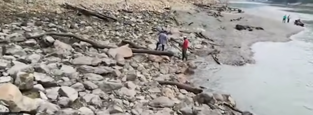 Puerto Valdivia con el río Cauca seco