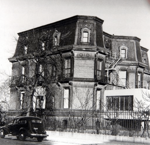 László Moholy Nagy funda en Chicago la New Bauhaus