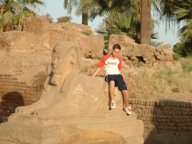 dos mesos amb la família a Egipte.