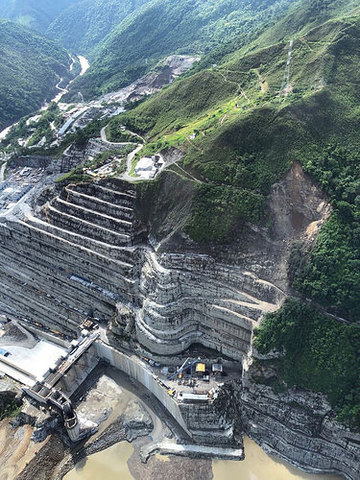 Desprendimiento de Tierra plazoleta de compuertas