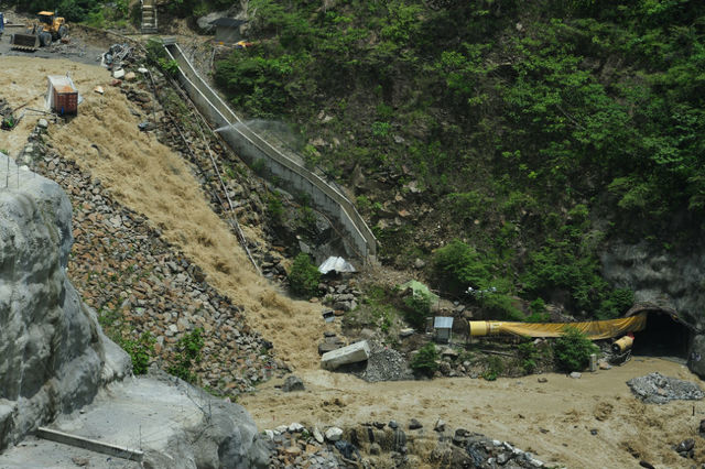Taponaminto de nuevo del túnel intermedio