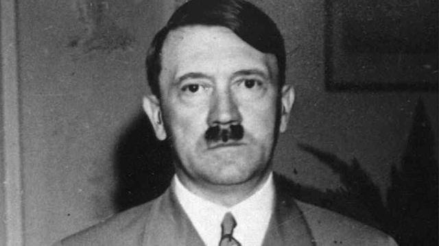 Hitler asume el titulo de Führer.