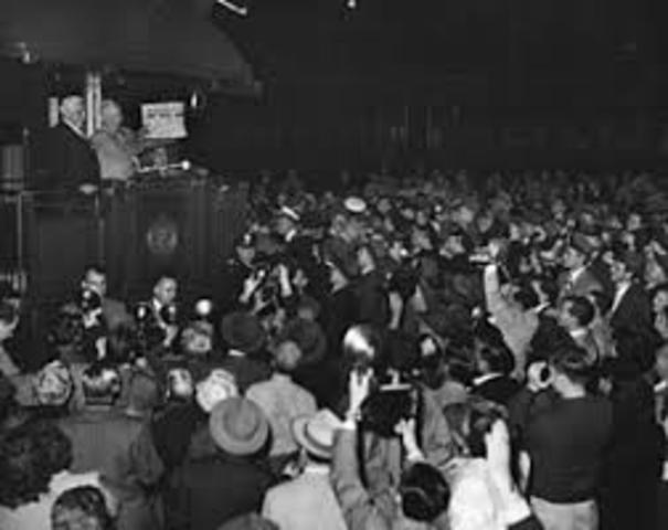 El objetivo de combatir el comunismo y la influencia soviética, el presidente estadounidense Harry Truman pronunció un discurso en el Congreso