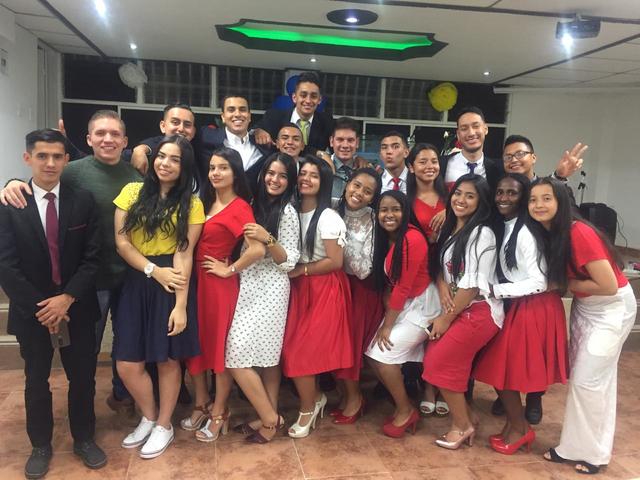 Presentación cerca del aeropuerto