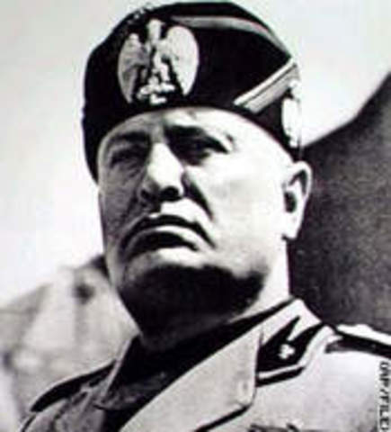 Caída del régimen de Mussolini.