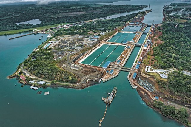 Panama Canal: Building
