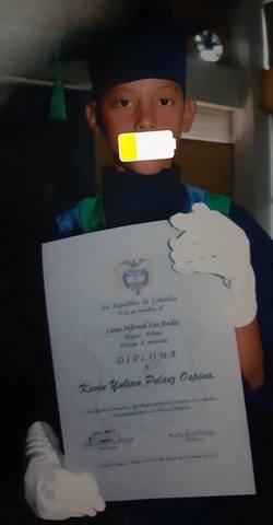 Diploma y graduación nivel básico de primaria