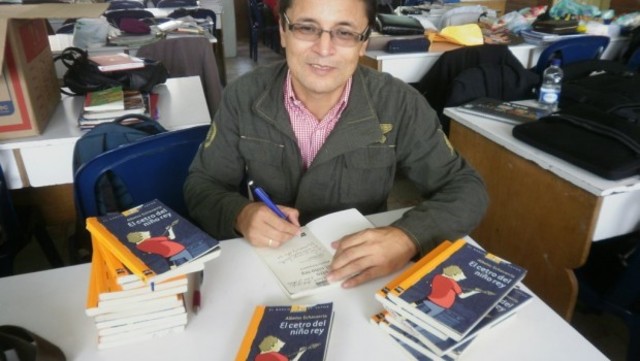 Empieza su carrera de escritor