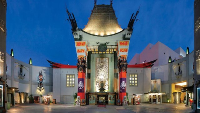 Su llegada al "Chinese Theatre"