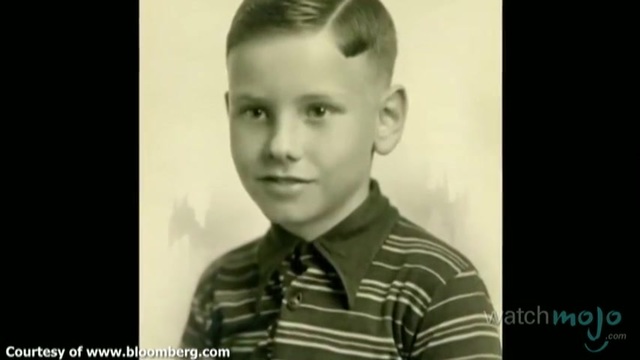 A young Warren Buffet begins selling Juicy Fruit gum packs