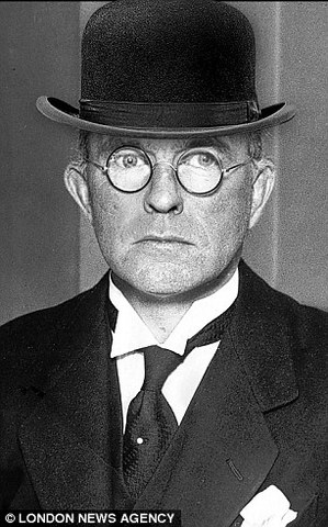 Basil Clarke (1924 d.c)