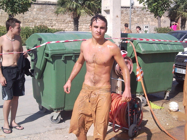 FESTA MAJOR -guerra de fang al poble Maials  (Lleida).