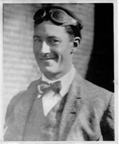 PRIMER VUELO COMERCIAL