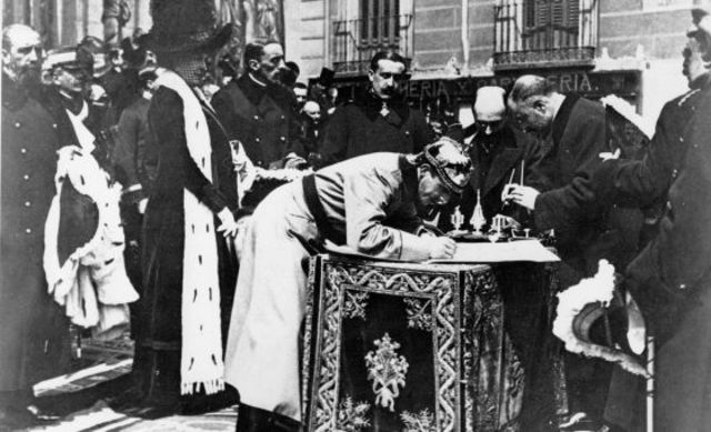 PRIMO DE RIVERA ABDICA.