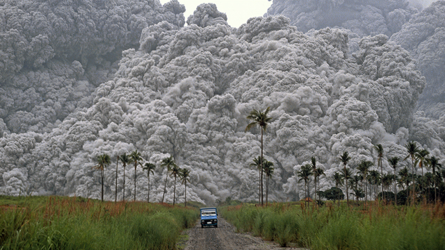 Mount Pinatubo Reaches a Peak