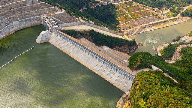 Primeras centrales hidroeléctricas