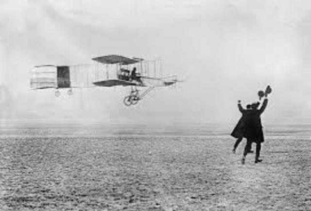 Wright Brothers successfully complete first flight