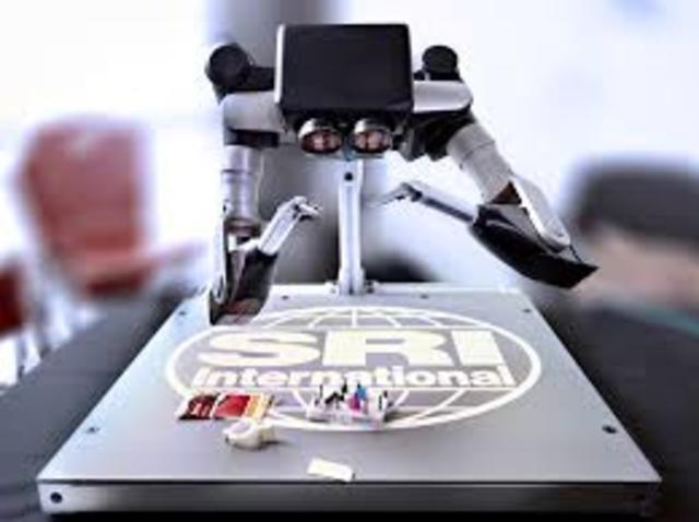 Se desarrolló en SRI el primer lenguaje de programación de robots